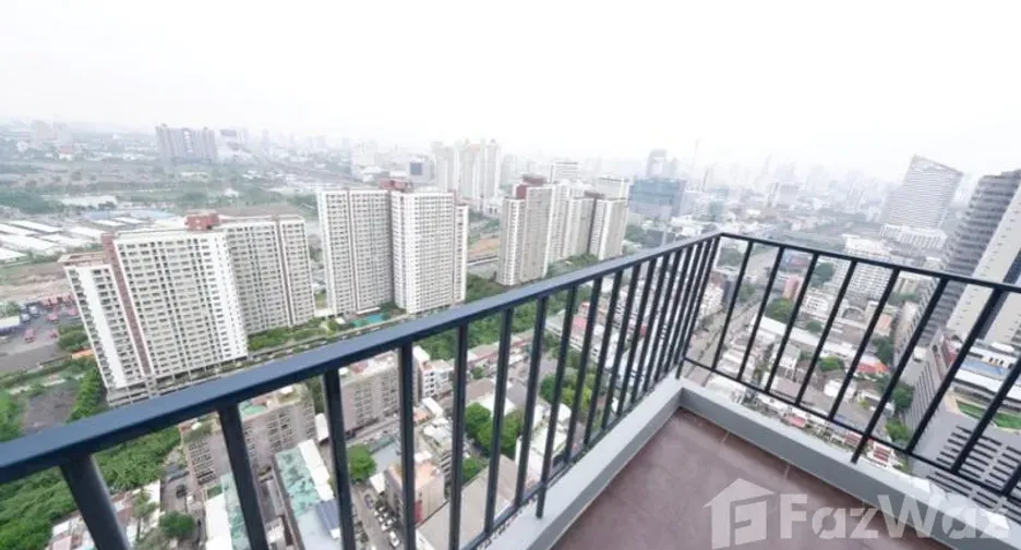 Condo en venta de 4 habitaciones en Huai Khwang, Bangkok