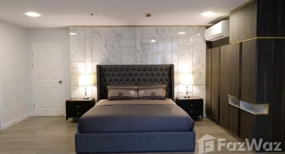 Condo en venta de 4 habitaciones en Huai Khwang, Bangkok
