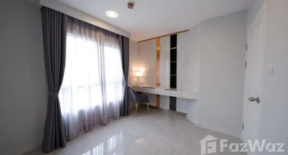 Condo en venta de 4 habitaciones en Huai Khwang, Bangkok