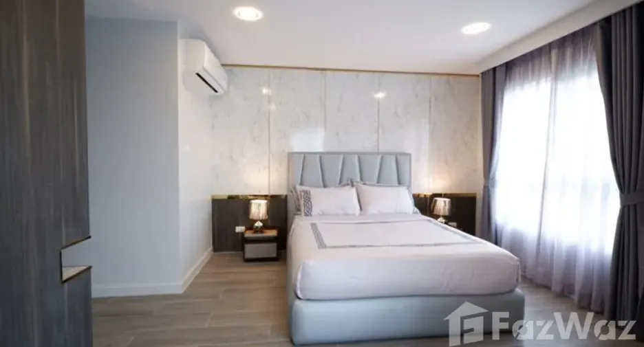 Condo en venta de 4 habitaciones en Huai Khwang, Bangkok