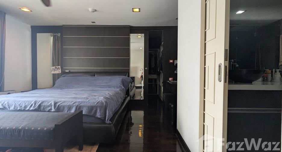 For rent 3 bedrooms condo in Watthana, Bangkok