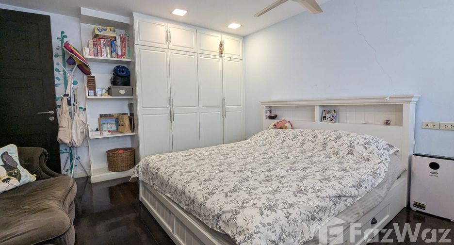 For rent 3 bedrooms condo in Watthana, Bangkok