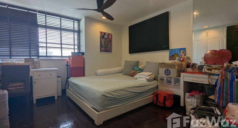 For rent 3 bedrooms condo in Watthana, Bangkok