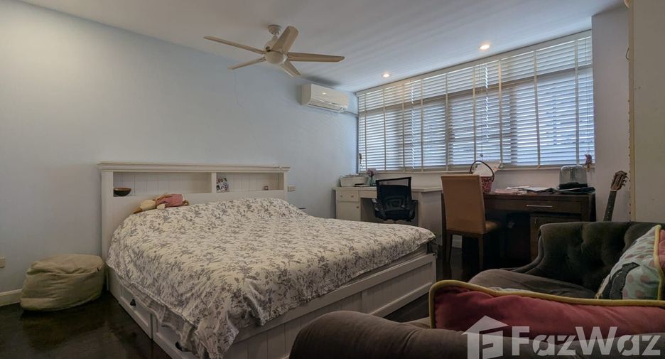 For rent 3 bedrooms condo in Watthana, Bangkok
