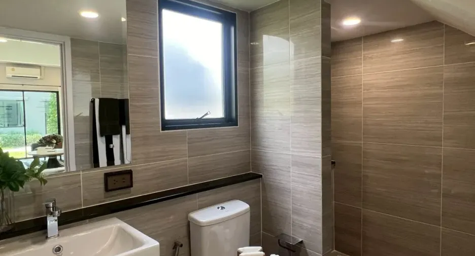 For sale 4 bedrooms house in Mueang Samut Prakan, Samut Prakan