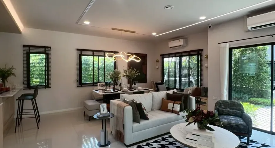 For sale 4 bedrooms house in Mueang Samut Prakan, Samut Prakan