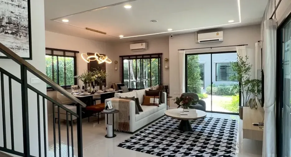 For sale 4 bedrooms house in Mueang Samut Prakan, Samut Prakan