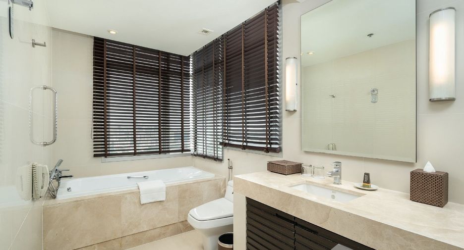 For rent 2 bedrooms condo in Sathon, Bangkok