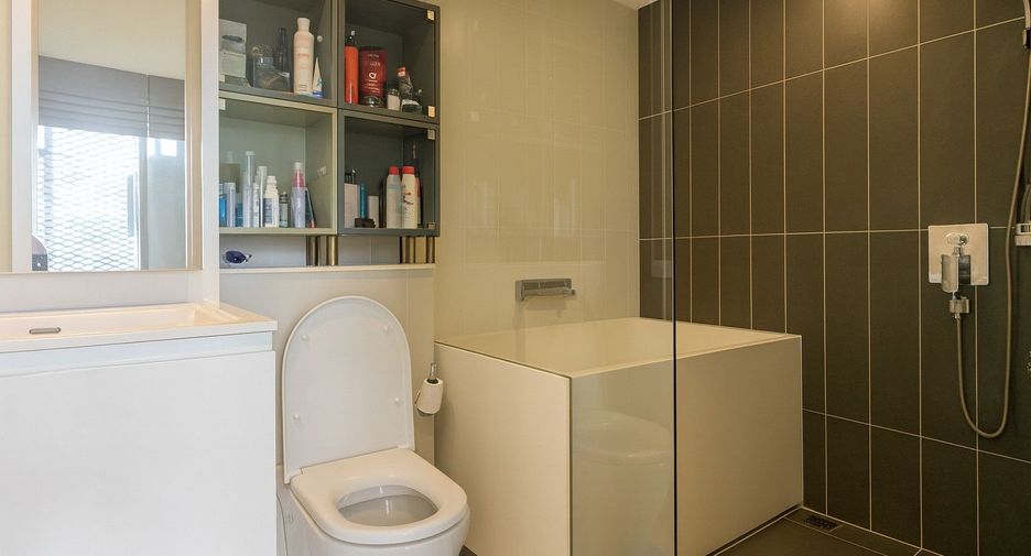 For sale 2 bedrooms condo in Khlong Toei, Bangkok