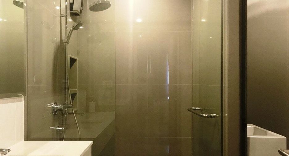 À vendre 1 chambre condo à Khlong Toei, Bangkok