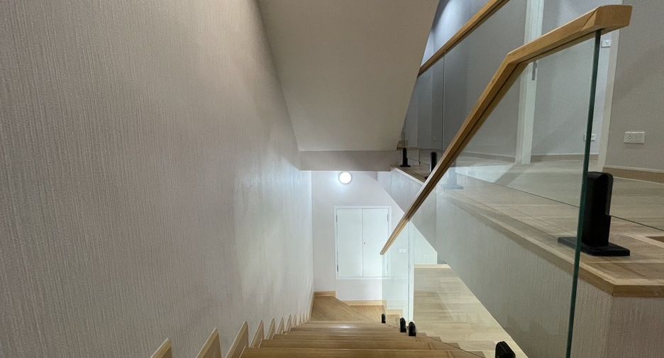 出售 和 出租 3 卧室 独立屋 在 Watthana, 曼谷