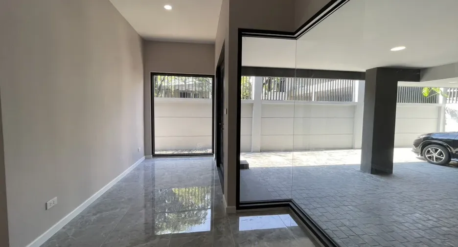 Haus zum Kauf und zur Miete mit 3 Zimmer in Watthana, Bangkok
