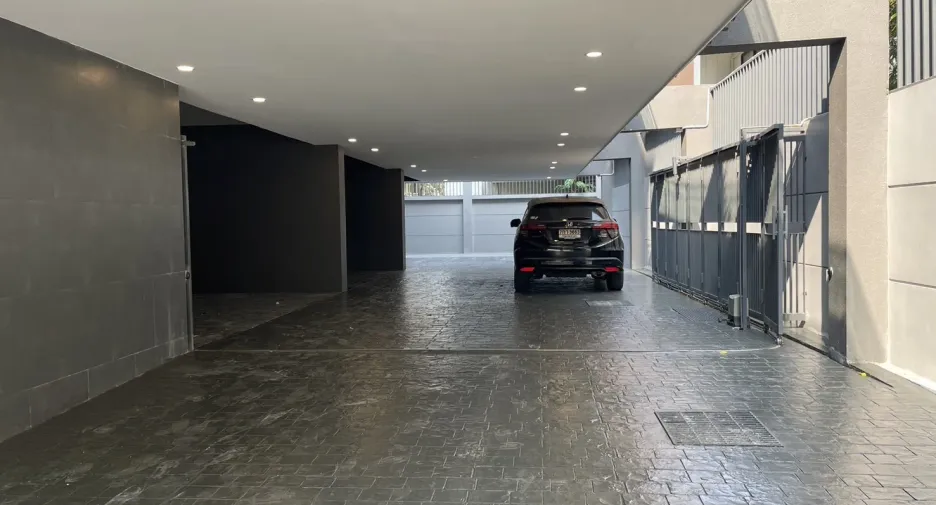 Haus zum Kauf und zur Miete mit 3 Zimmer in Watthana, Bangkok