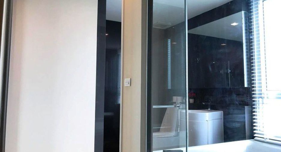 Condo en venta de 2 habitaciones en Phra Khanong, Bangkok