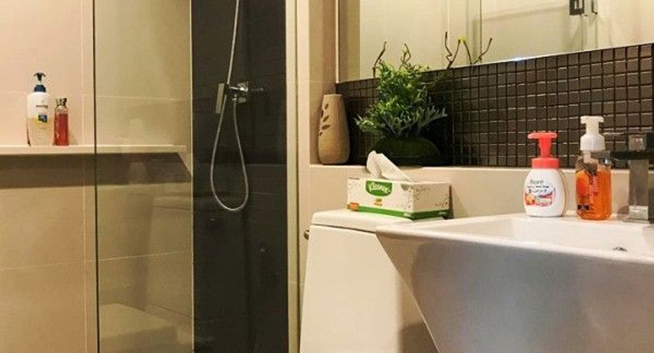 Condo en venta de 2 habitaciones en Phra Khanong, Bangkok
