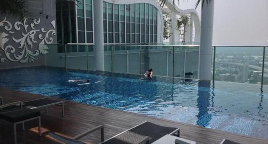 Condo en venta de 2 habitaciones en Phra Khanong, Bangkok