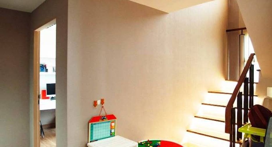 For sale 3 bedrooms condo in Phra Khanong, Bangkok