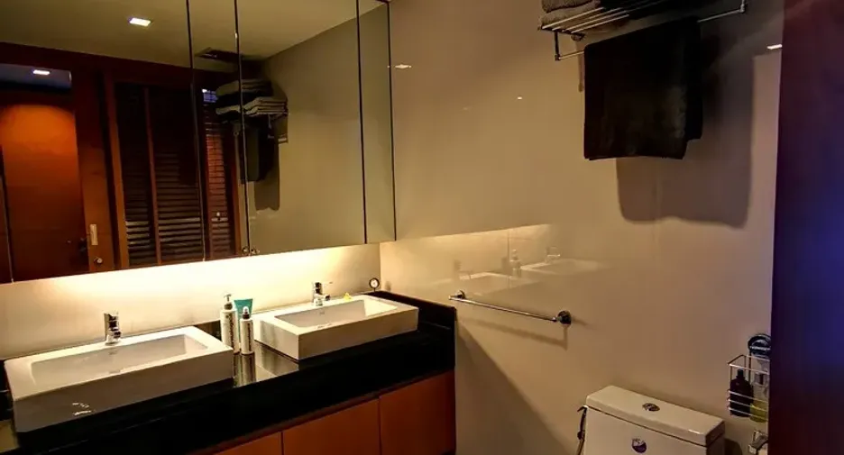 For sale 2 bedrooms condo in Pathum Wan, Bangkok