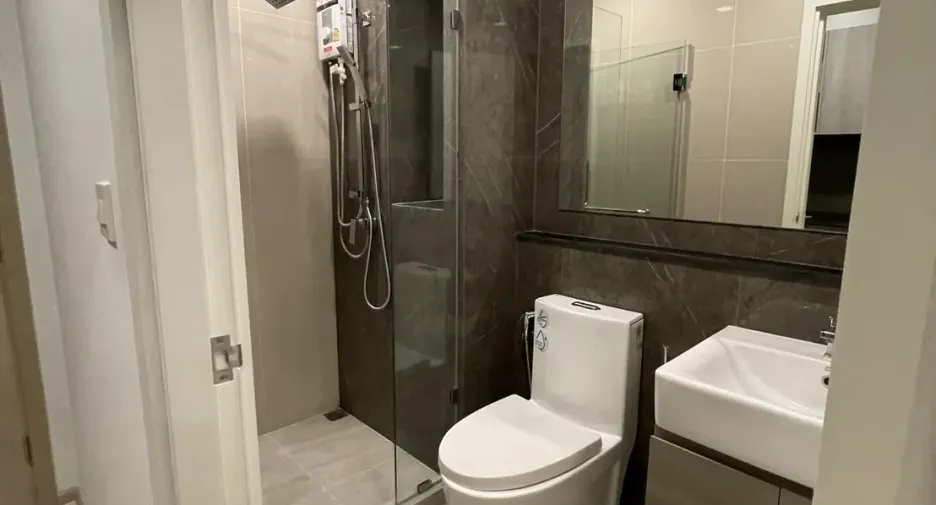 For sale and for rent 1 bed condo in Watthana, Bangkok