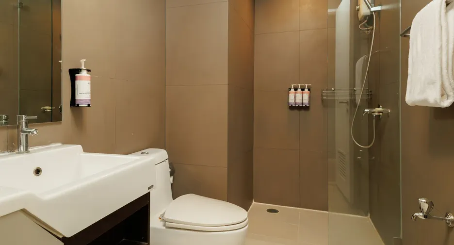 For rent 2 bedrooms condo in Watthana, Bangkok