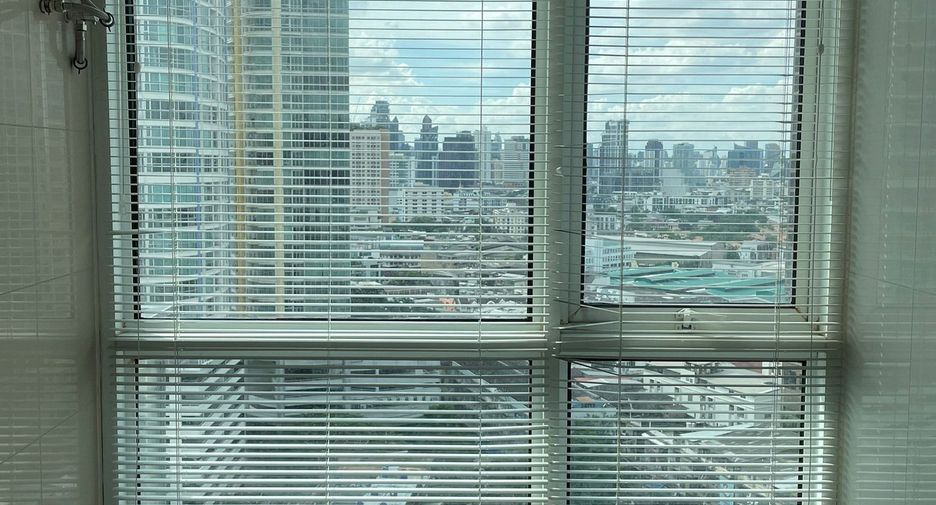 Condo en alquiler de 3 habitaciones en Khlong Toei, Bangkok