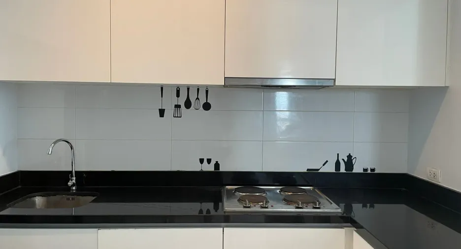 Condo en alquiler de 3 habitaciones en Khlong Toei, Bangkok