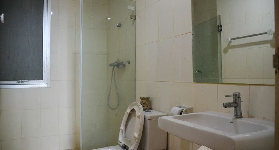 For sale 2 bedrooms condo in Watthana, Bangkok