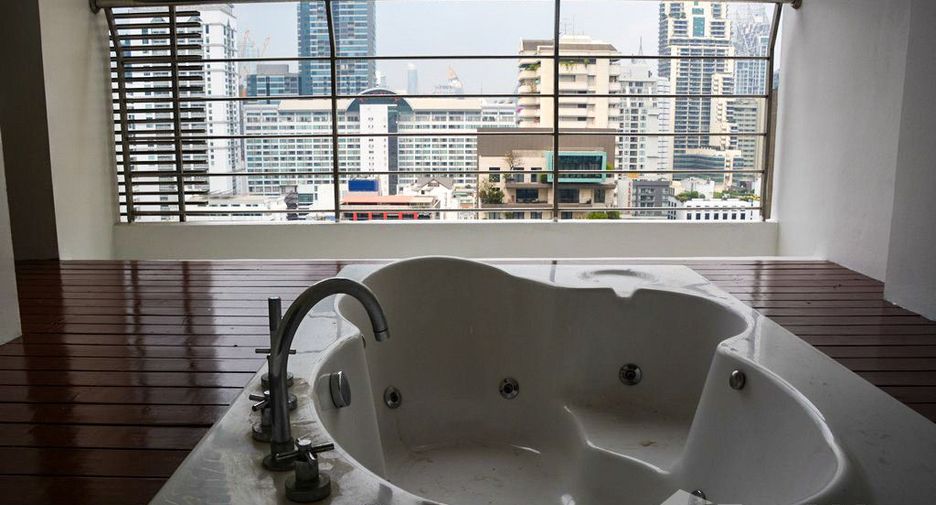 For sale 2 bedrooms condo in Watthana, Bangkok