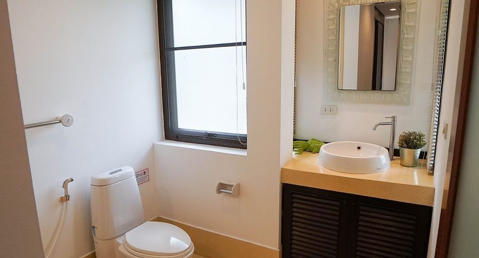 For rent 3 bedrooms house in Watthana, Bangkok