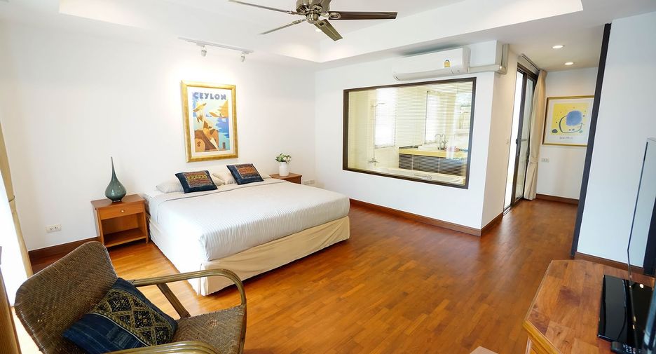 For rent 3 bedrooms house in Watthana, Bangkok
