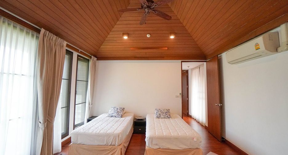 For rent 3 bedrooms house in Watthana, Bangkok