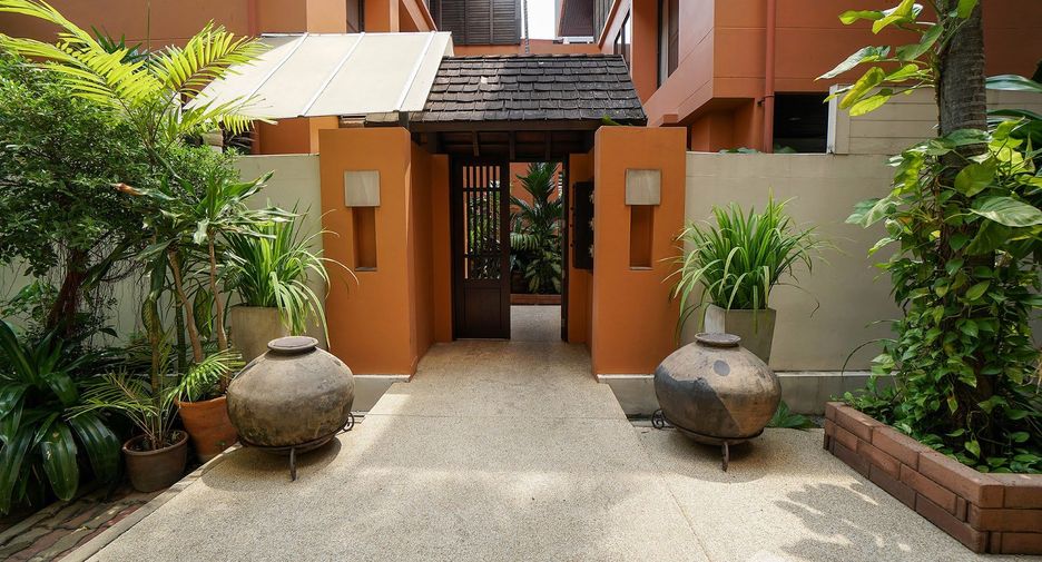 For rent 3 bedrooms house in Watthana, Bangkok