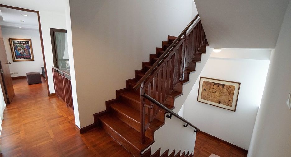 For rent 3 bedrooms house in Watthana, Bangkok