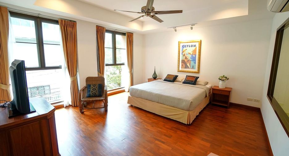 For rent 3 bedrooms house in Watthana, Bangkok