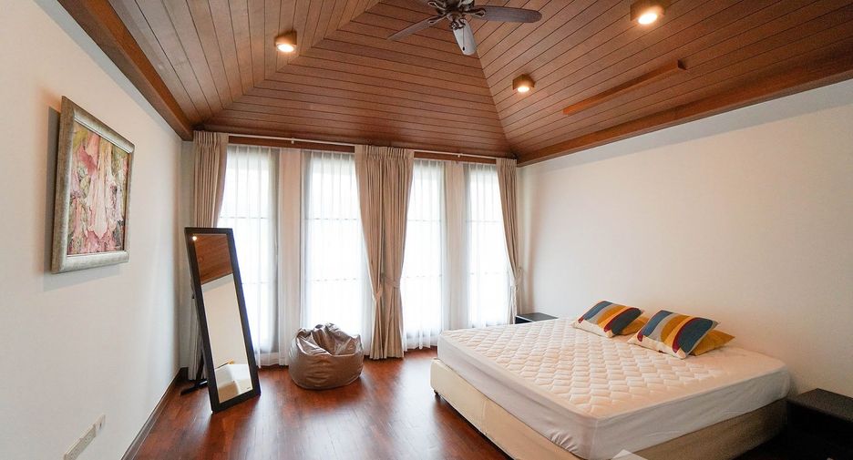 For rent 3 bedrooms house in Watthana, Bangkok