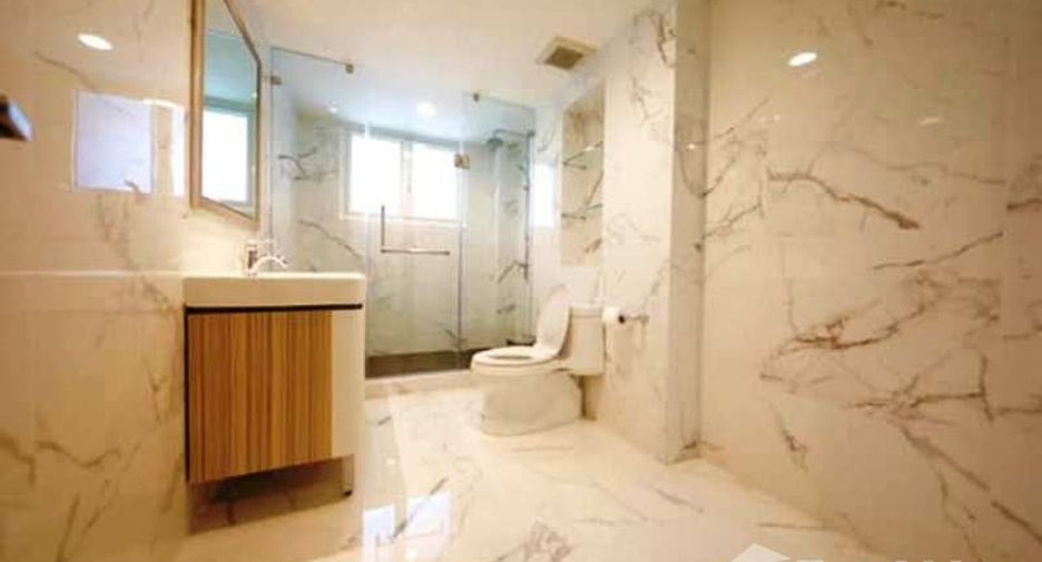 For sale 3 bedrooms condo in Watthana, Bangkok