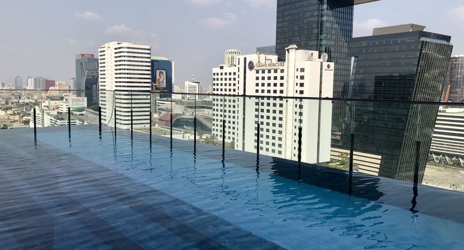 For sale 2 bedrooms condo in Huai Khwang, Bangkok