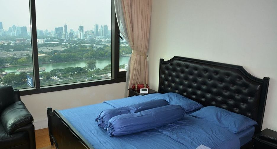 For sale 3 bedrooms condo in Khlong Toei, Bangkok