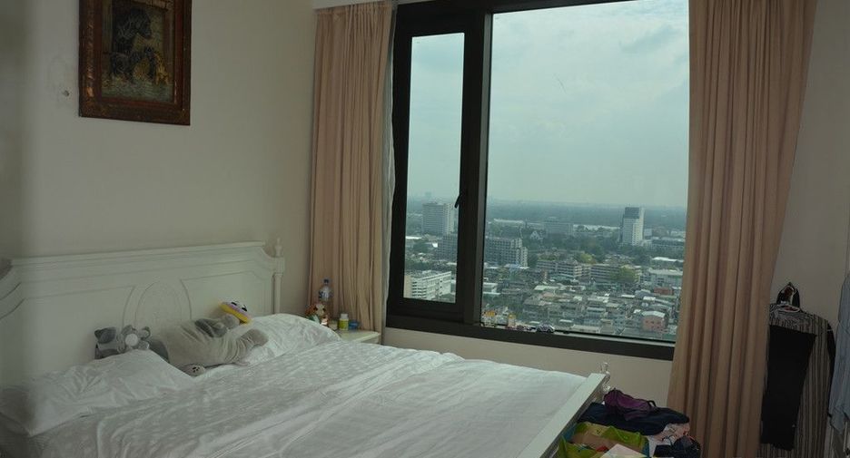 For sale 3 bedrooms condo in Khlong Toei, Bangkok