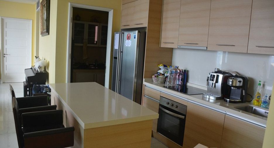 For sale 3 bedrooms condo in Khlong Toei, Bangkok