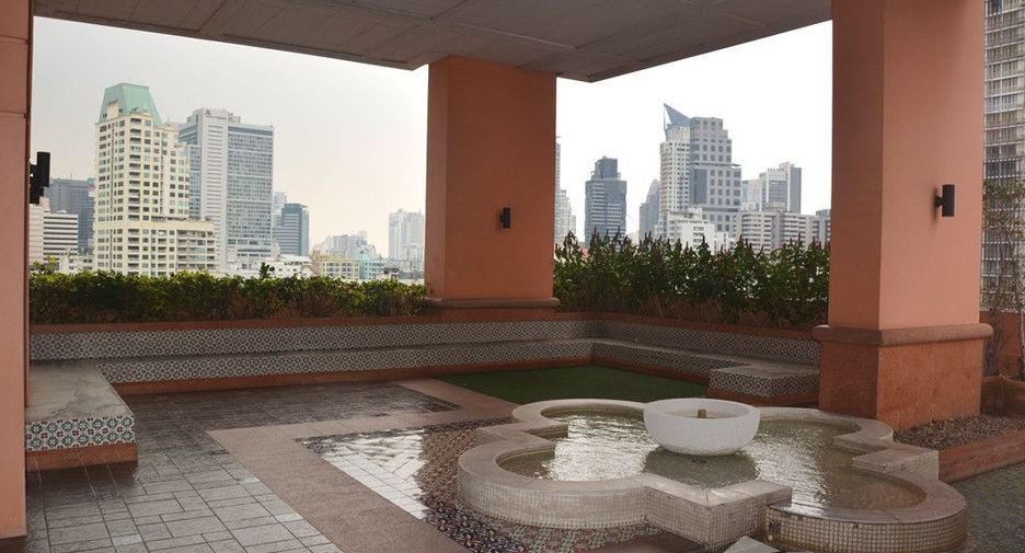 For sale 3 bedrooms condo in Khlong Toei, Bangkok