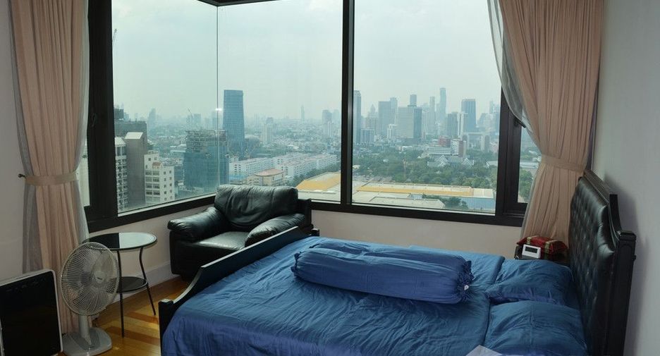 For sale 3 bedrooms condo in Khlong Toei, Bangkok