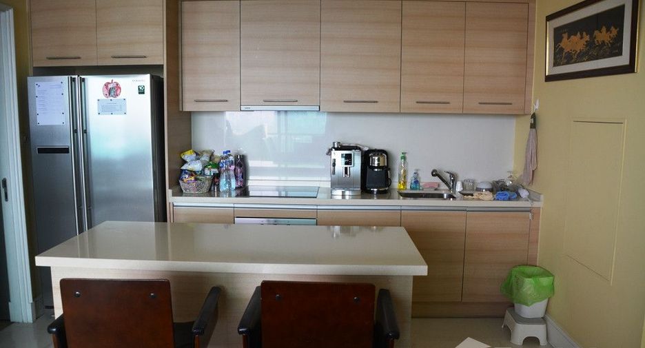 For sale 3 bedrooms condo in Khlong Toei, Bangkok