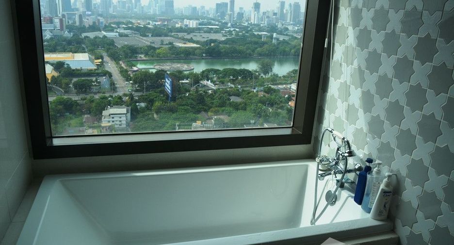 For sale 3 bedrooms condo in Khlong Toei, Bangkok