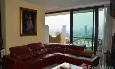 For sale 3 bedrooms condo in Khlong Toei, Bangkok