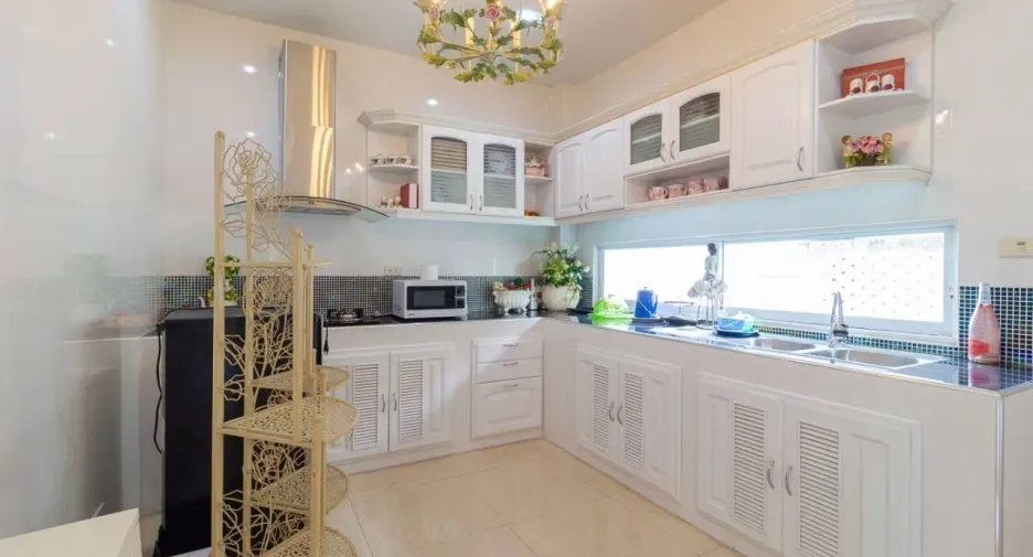 Casa adosada en venta de 5 habitaciones en San Sai, Chiang Mai