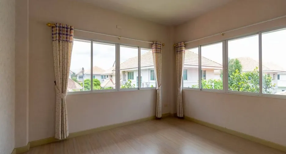Casa adosada en venta de 5 habitaciones en San Sai, Chiang Mai