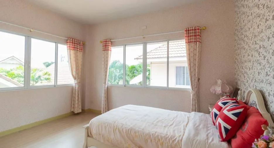Casa adosada en venta de 5 habitaciones en San Sai, Chiang Mai