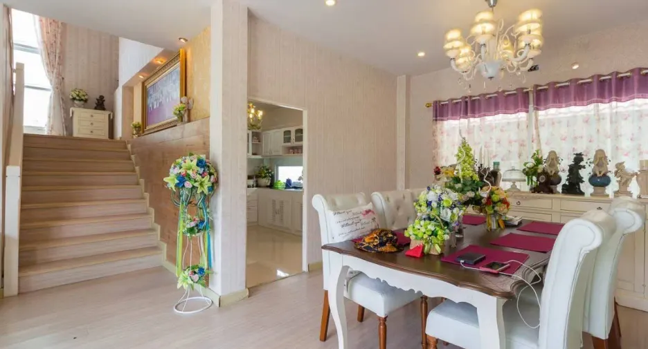 Casa adosada en venta de 5 habitaciones en San Sai, Chiang Mai