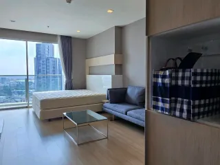 À louer studio condo à Khlong Toei, Bangkok